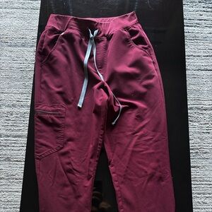 Figs Woman’s Maroon Cargo Pants